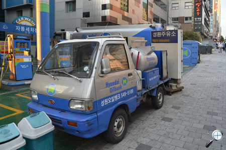 Этот грузовичок работает на Hyundai Oilbank